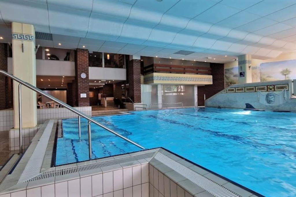 Apartment 2-zimmer Wohnung, Pools, Sauna Und Balkon