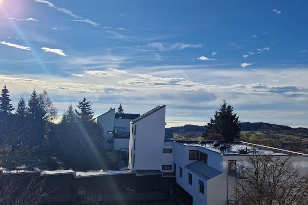 2-zimmer Wohnung, Pools, Sauna Und Balkon *