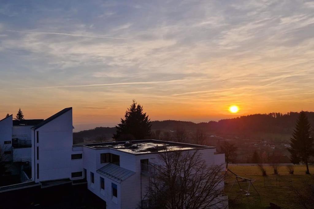 Apartment 2-zimmer Wohnung, Pools, Sauna Und Balkon