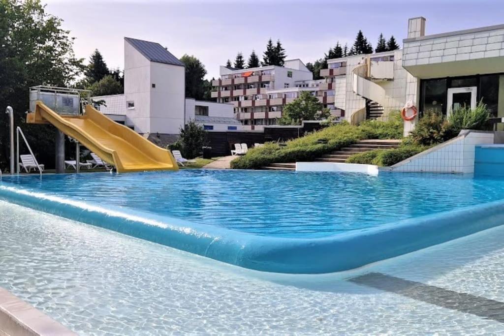Apartment 2-zimmer Wohnung, Pools, Sauna Und Balkon *
