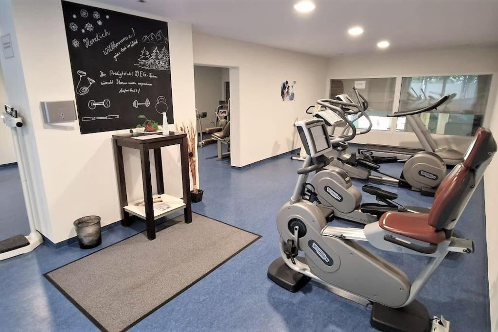 2-zimmer Wohnung, Pools, Sauna Und Balkon *