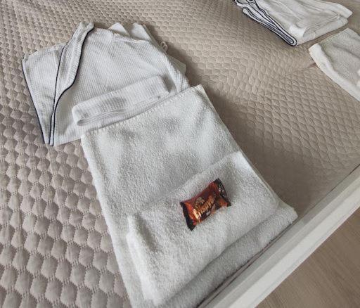 2-zimmer Wohnung, Pools, Sauna Und Balkon *