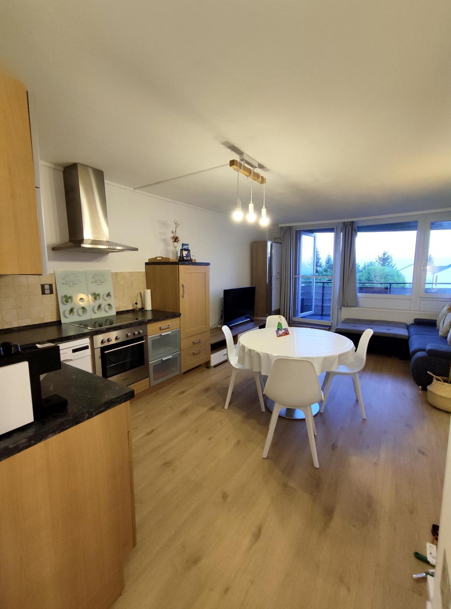 Apartment 2-zimmer Wohnung, Pools, Sauna Und Balkon