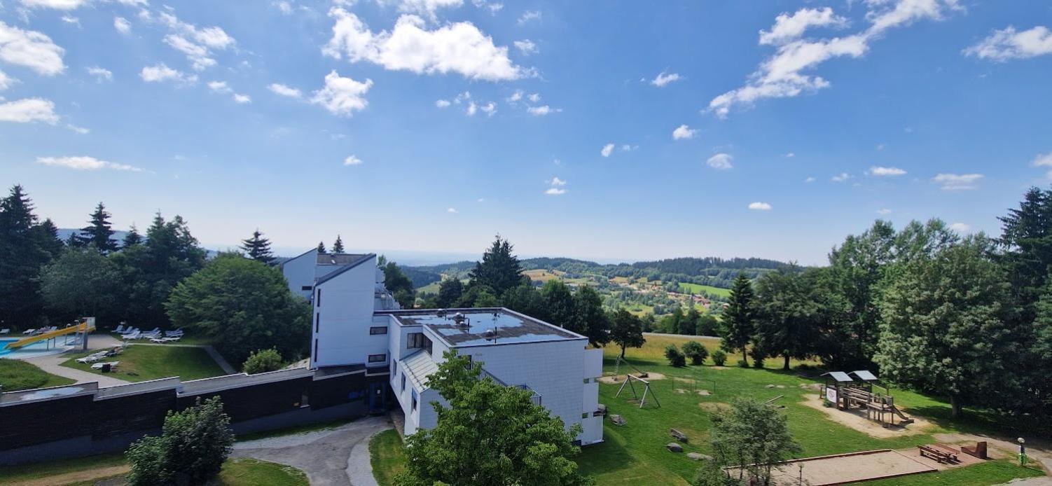 2-zimmer Wohnung, Pools, Sauna Und Balkon *